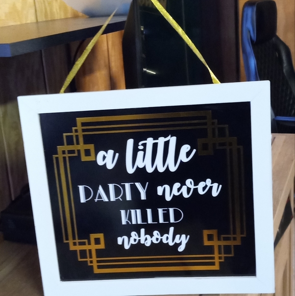 Decor - Picture 2 of 7